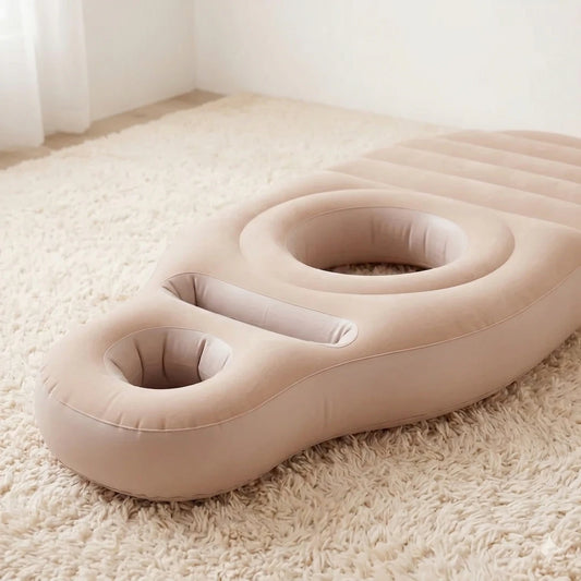 BédouNest - Confort ultime pour futures mamans BédouNest pou sur un tapis doux.